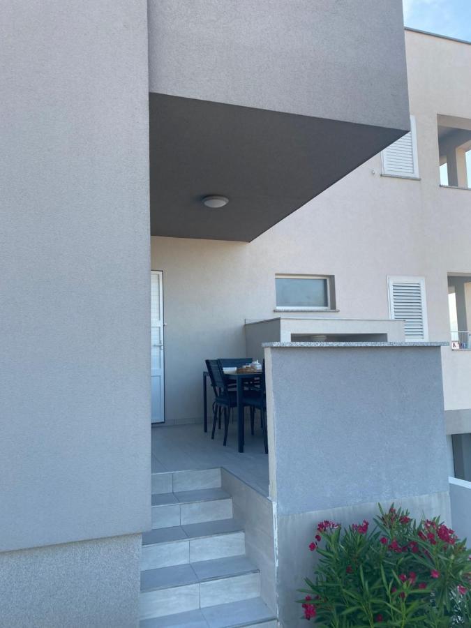 Apartments Rising Sun, Razanac Exterior photo